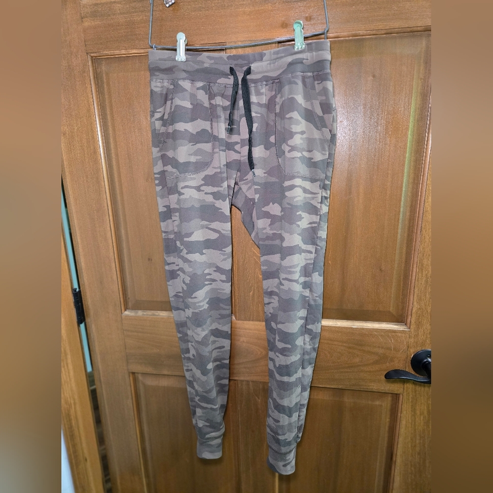 Zyia Unwind Camouflage Jogger Pants